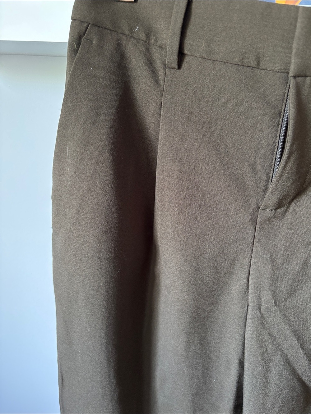 Banana Republic Olive Pants - Picture 2 of 5